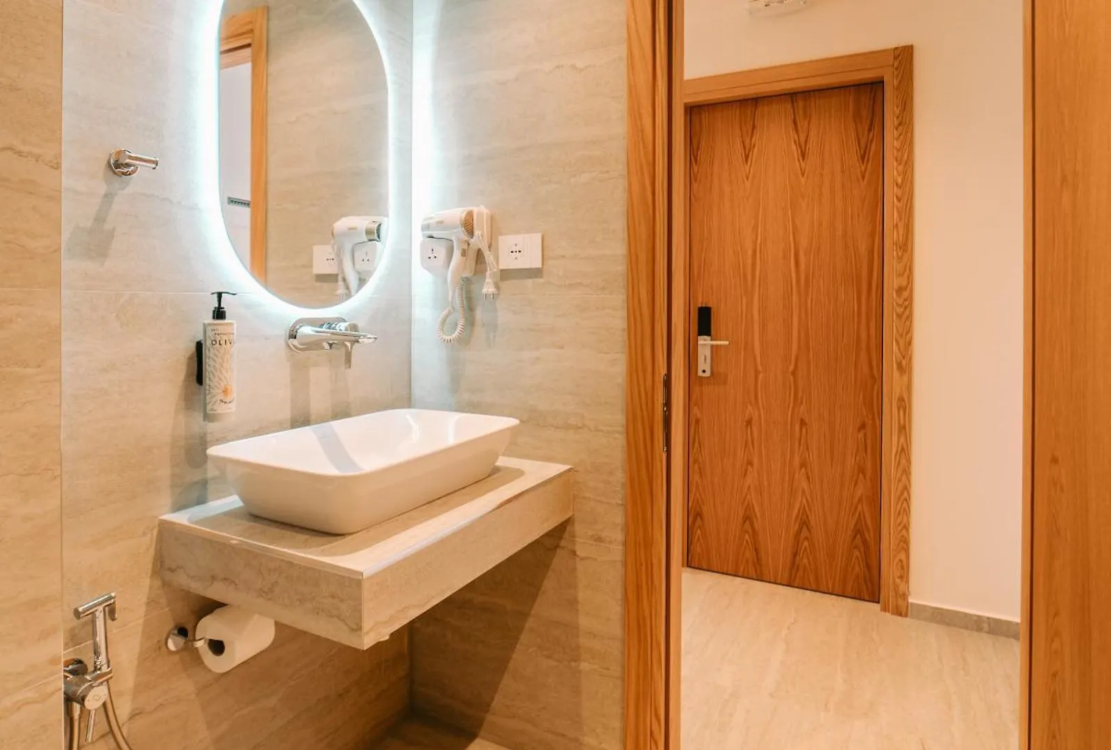 Elar Hotel Sarandë 4*,  Albania