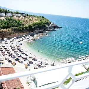 Ξενοδοχείο Heaven, Σαράντα
